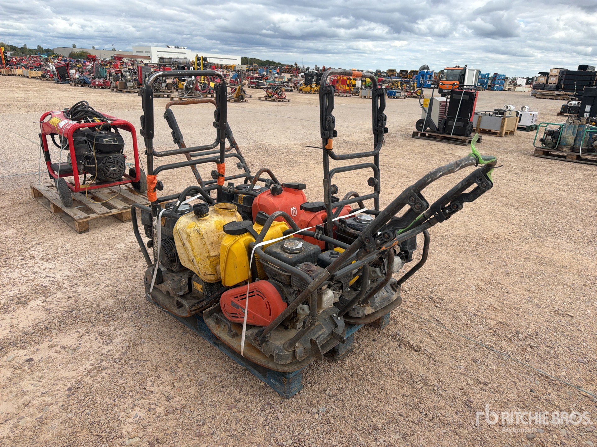 Husqvarna QTE DE PLAQUES VIBRANTES QTY OF