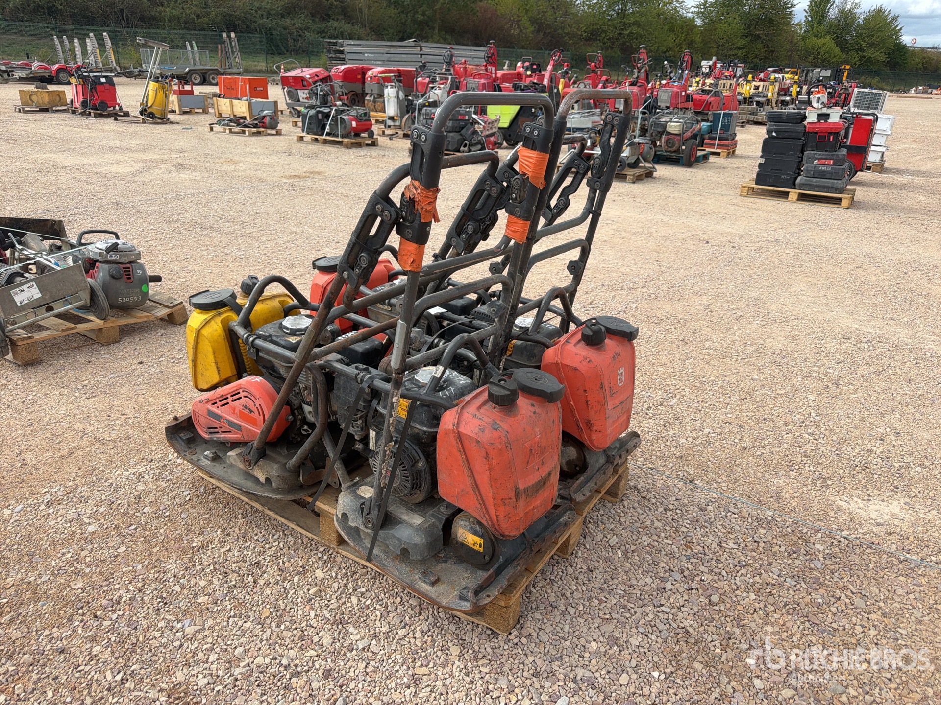 Husqvarna QTE DE PLAQUES VIBRANTES QTY OF