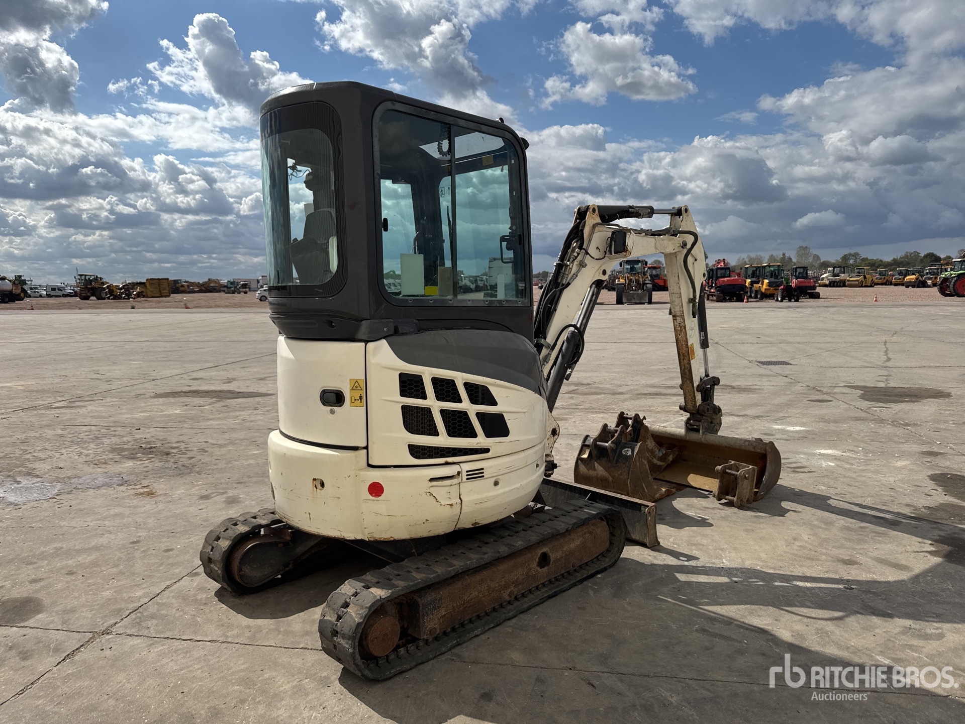 2016 Case CX26B