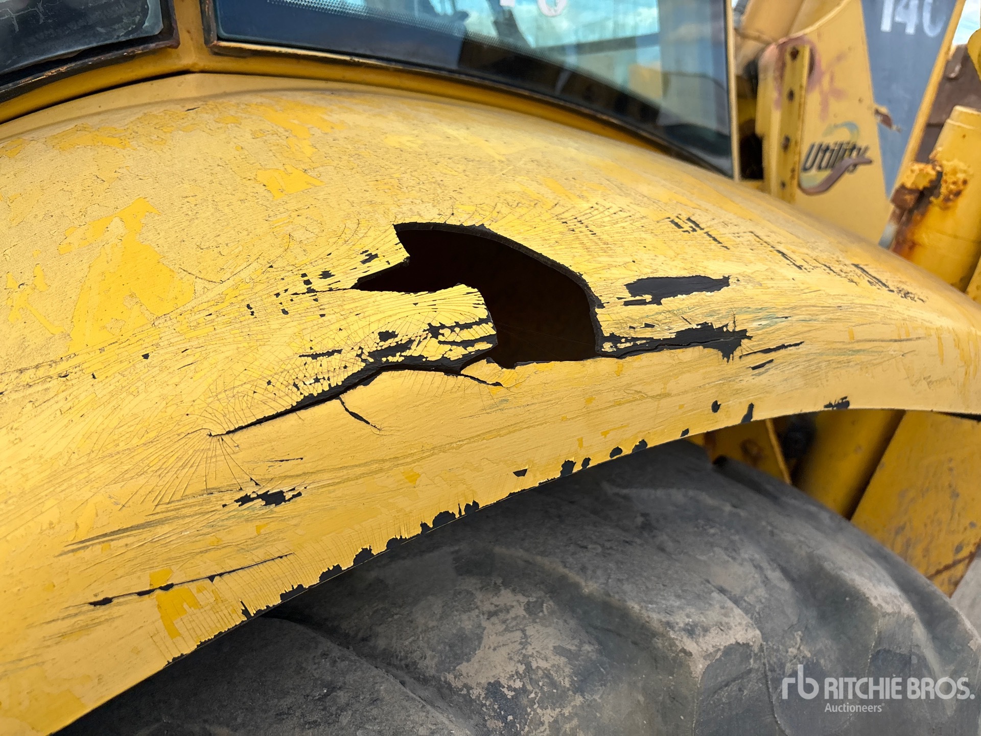 2003 Komatsu WB140-2