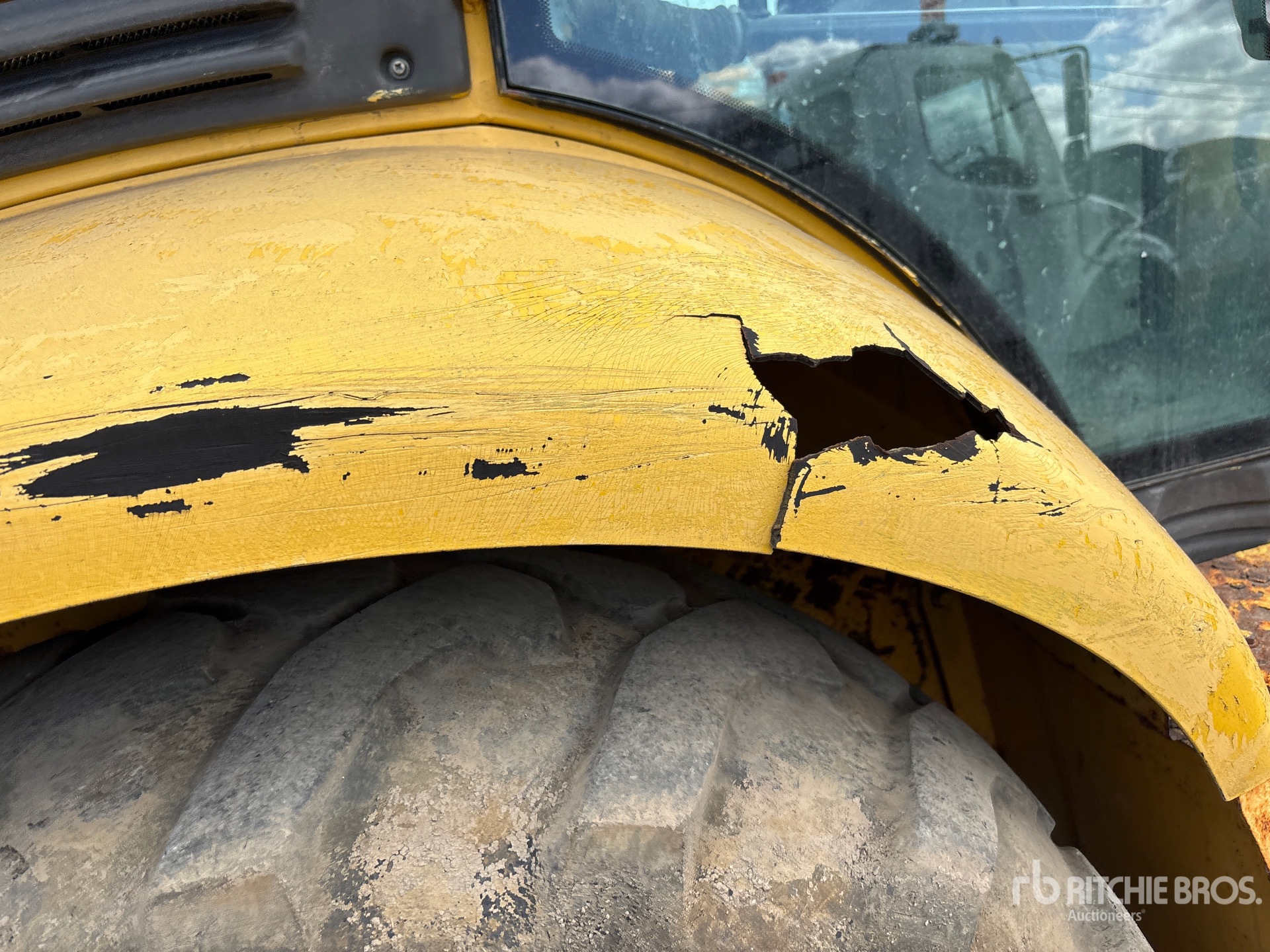 2003 Komatsu WB140-2