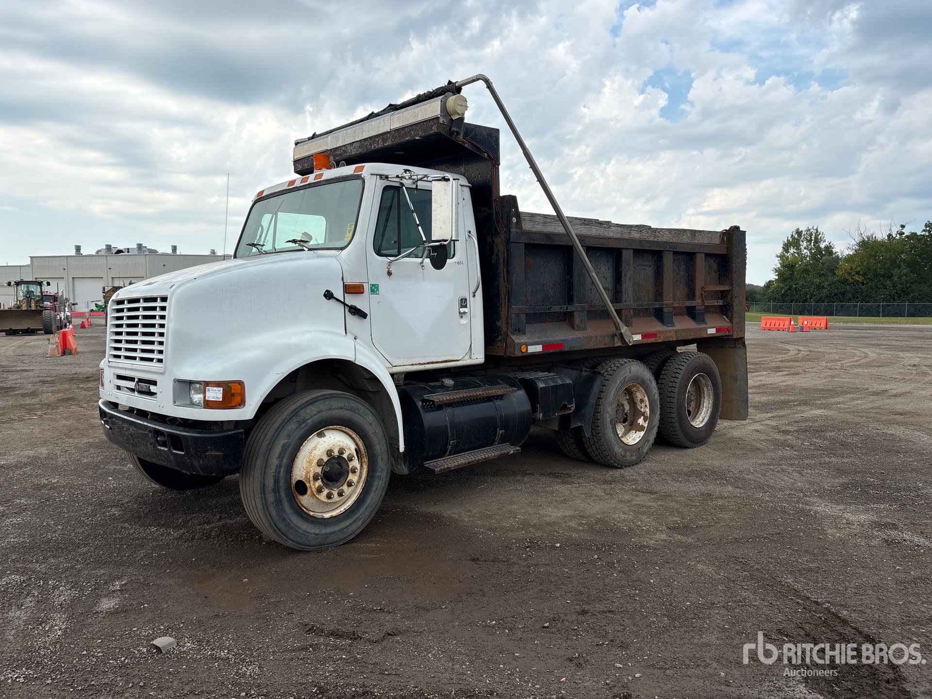 Photo of 1996 International 8100