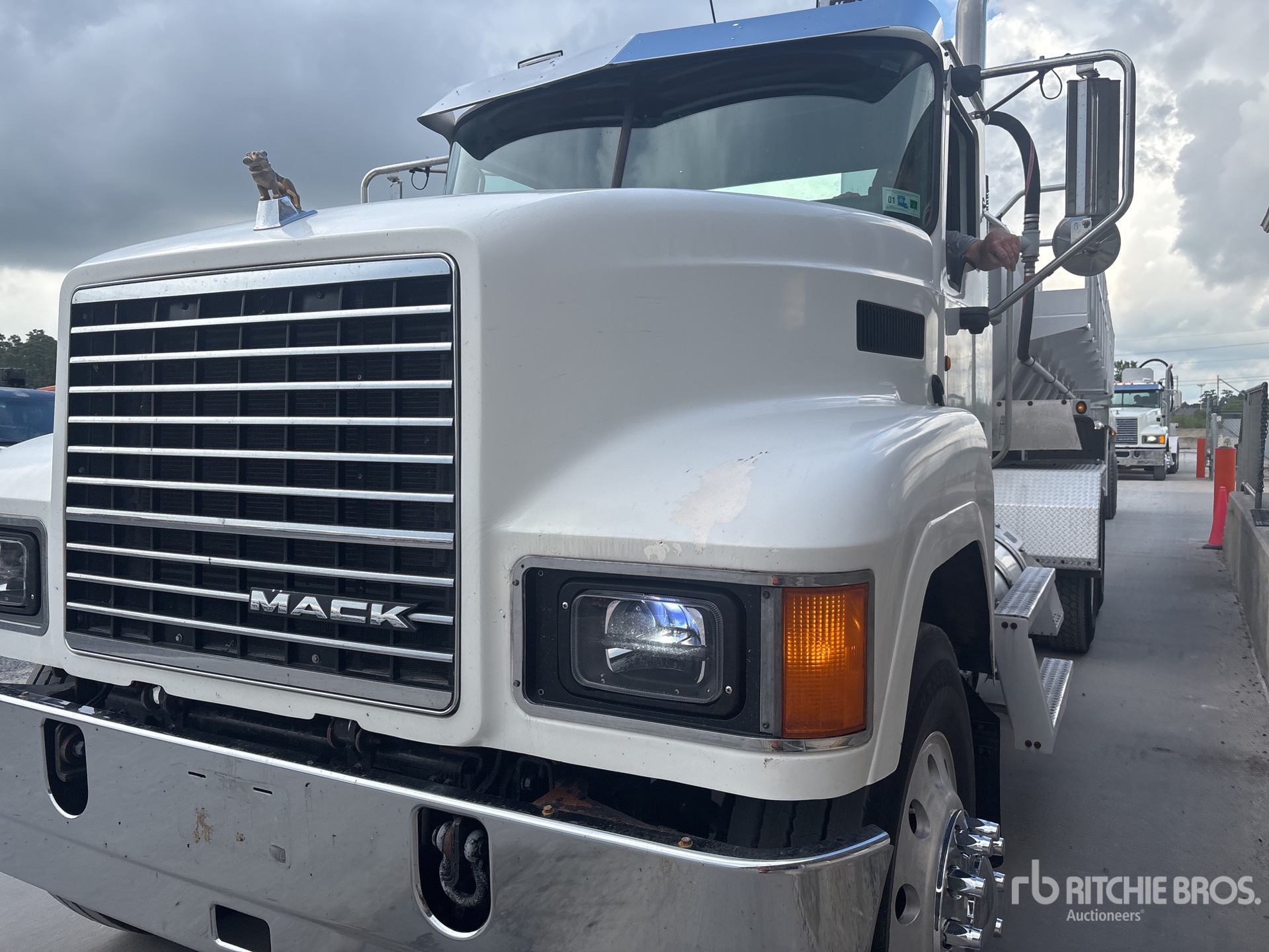 2014 Mack CHU613