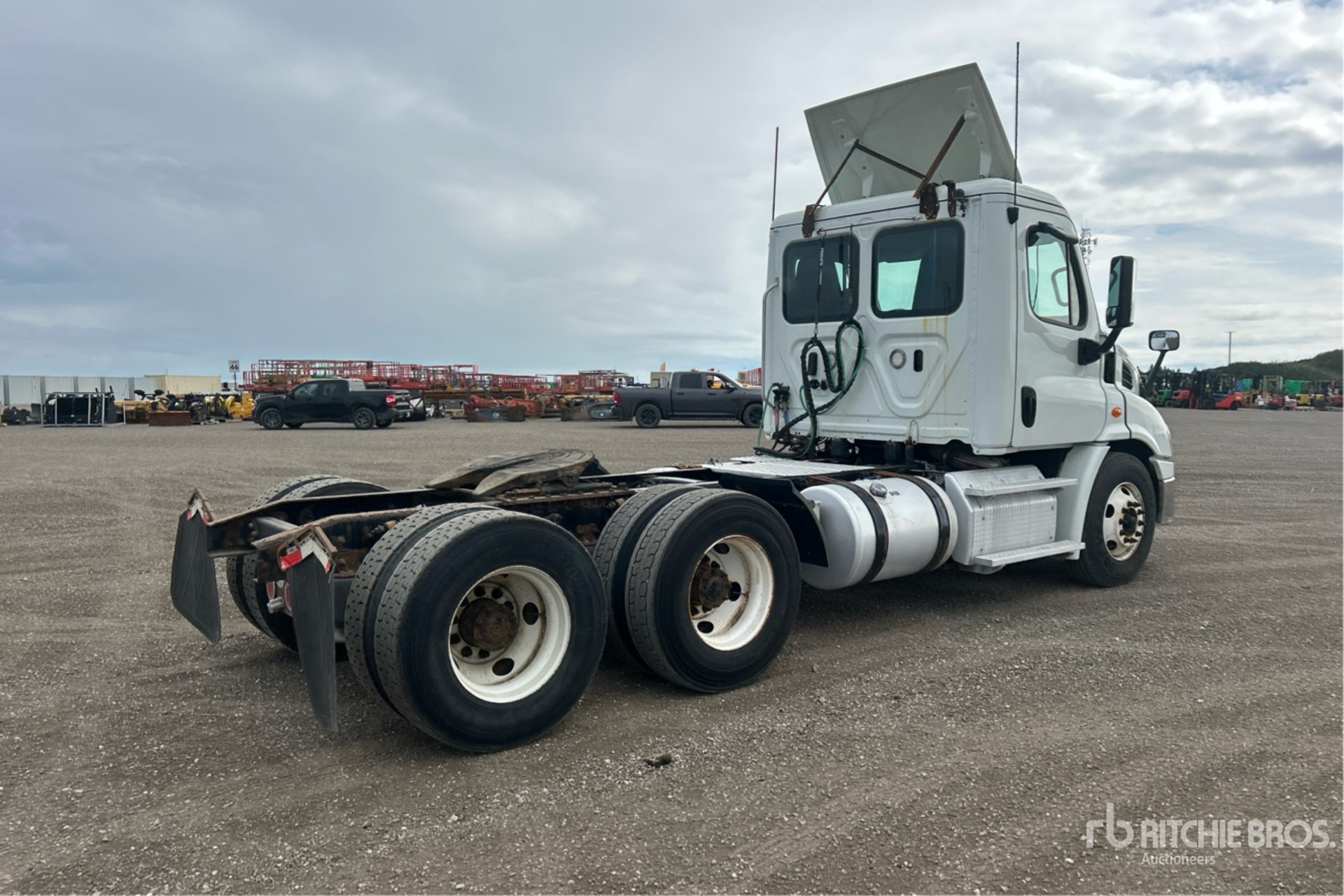 Freightliner CASCADIA 113