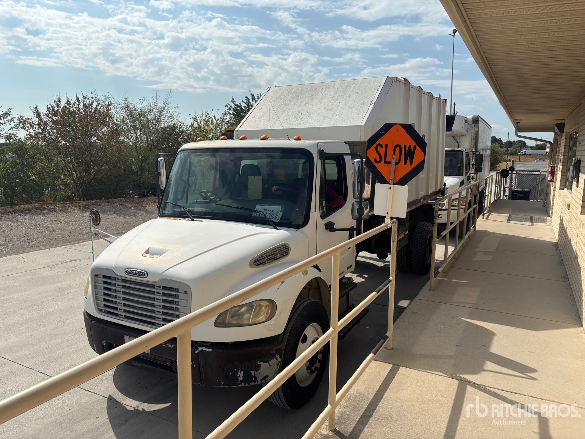 Photo of 2005 Freightliner M2 106