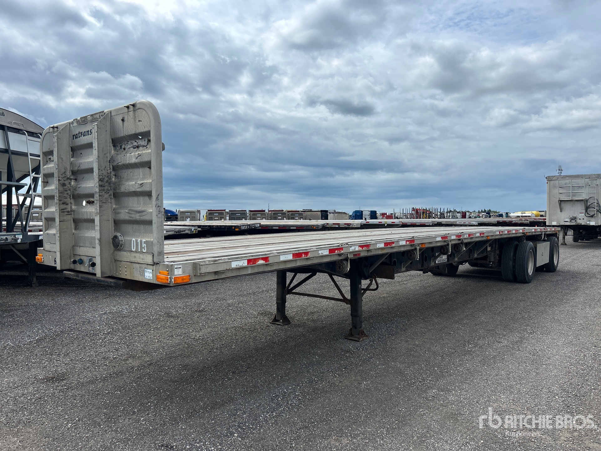 Photo of 2003 Transcraft 48 ft T/A Spread Axle