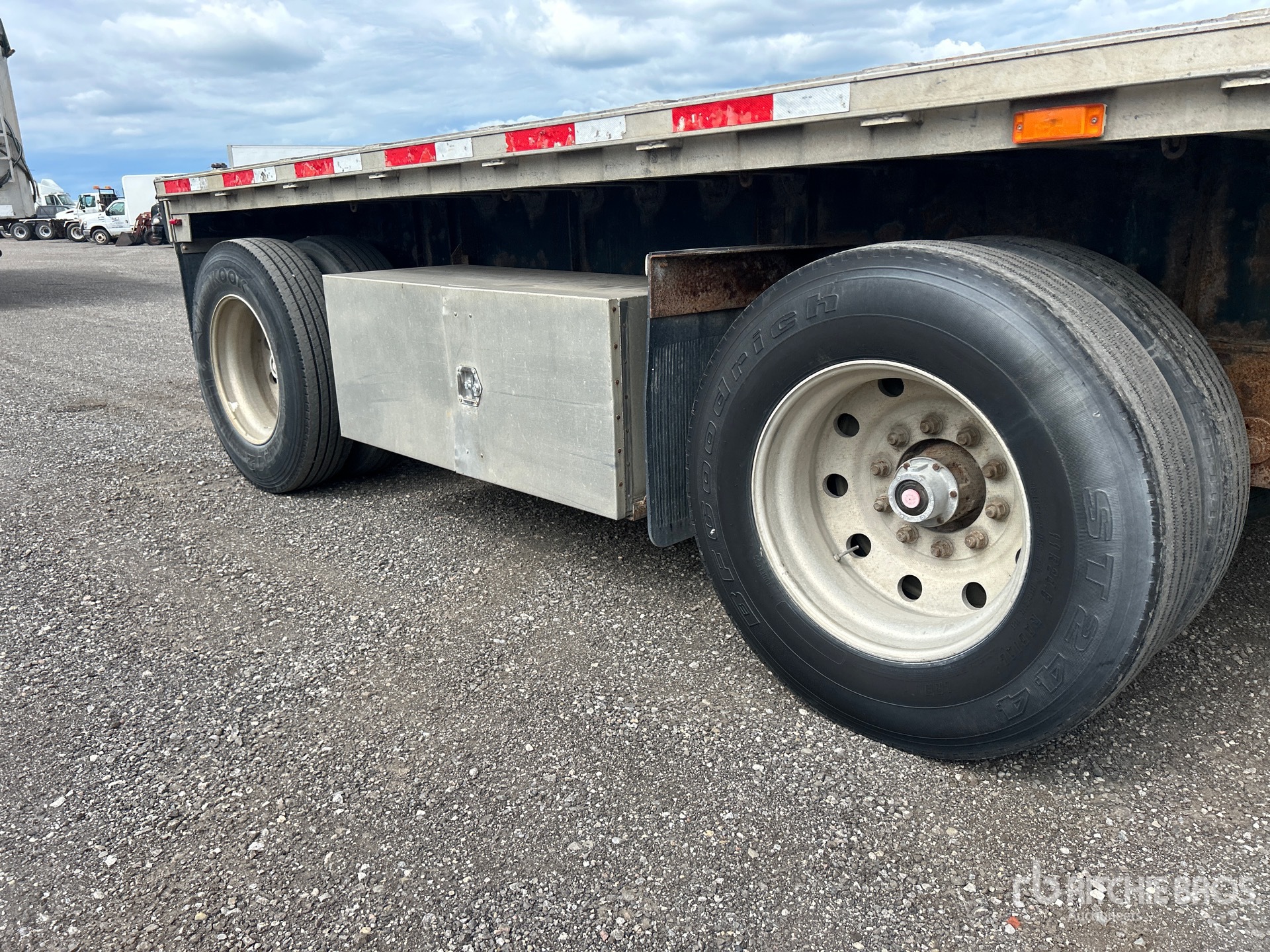 2003 Transcraft 48 ft T/A Spread Axle