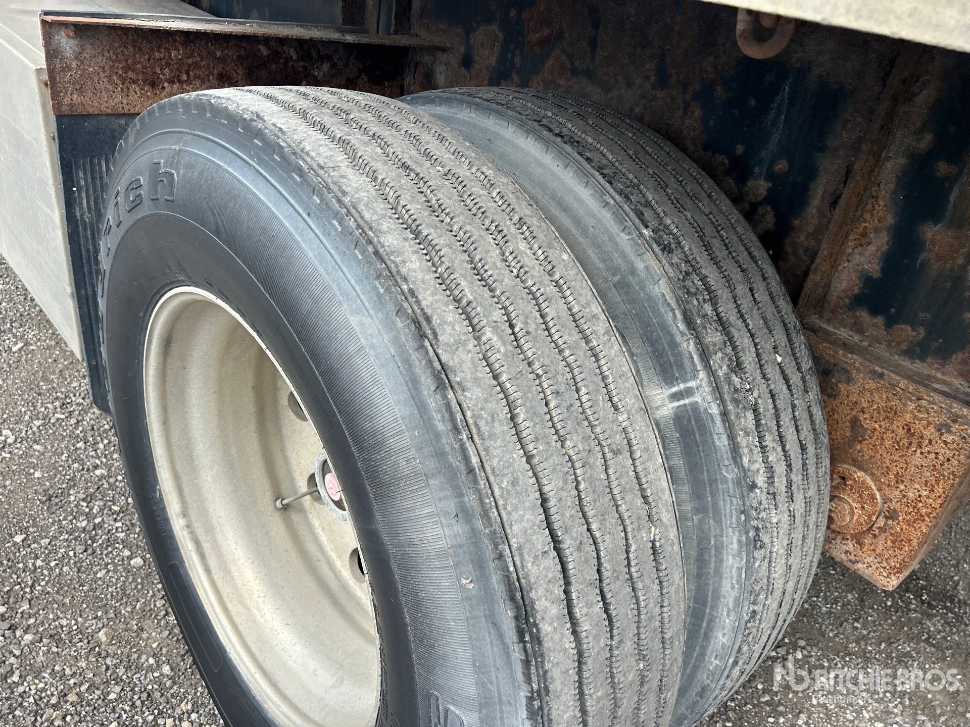2003 Transcraft 48 ft T/A Spread Axle