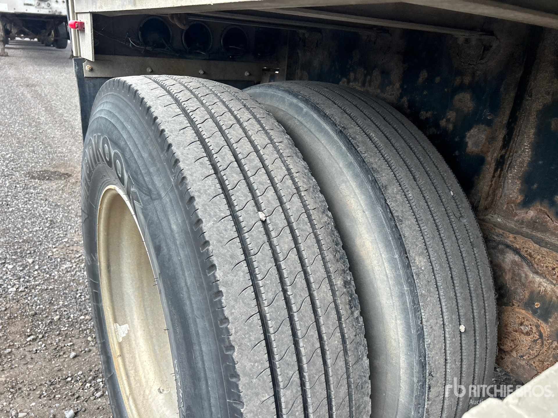 2003 Transcraft 48 ft T/A Spread Axle