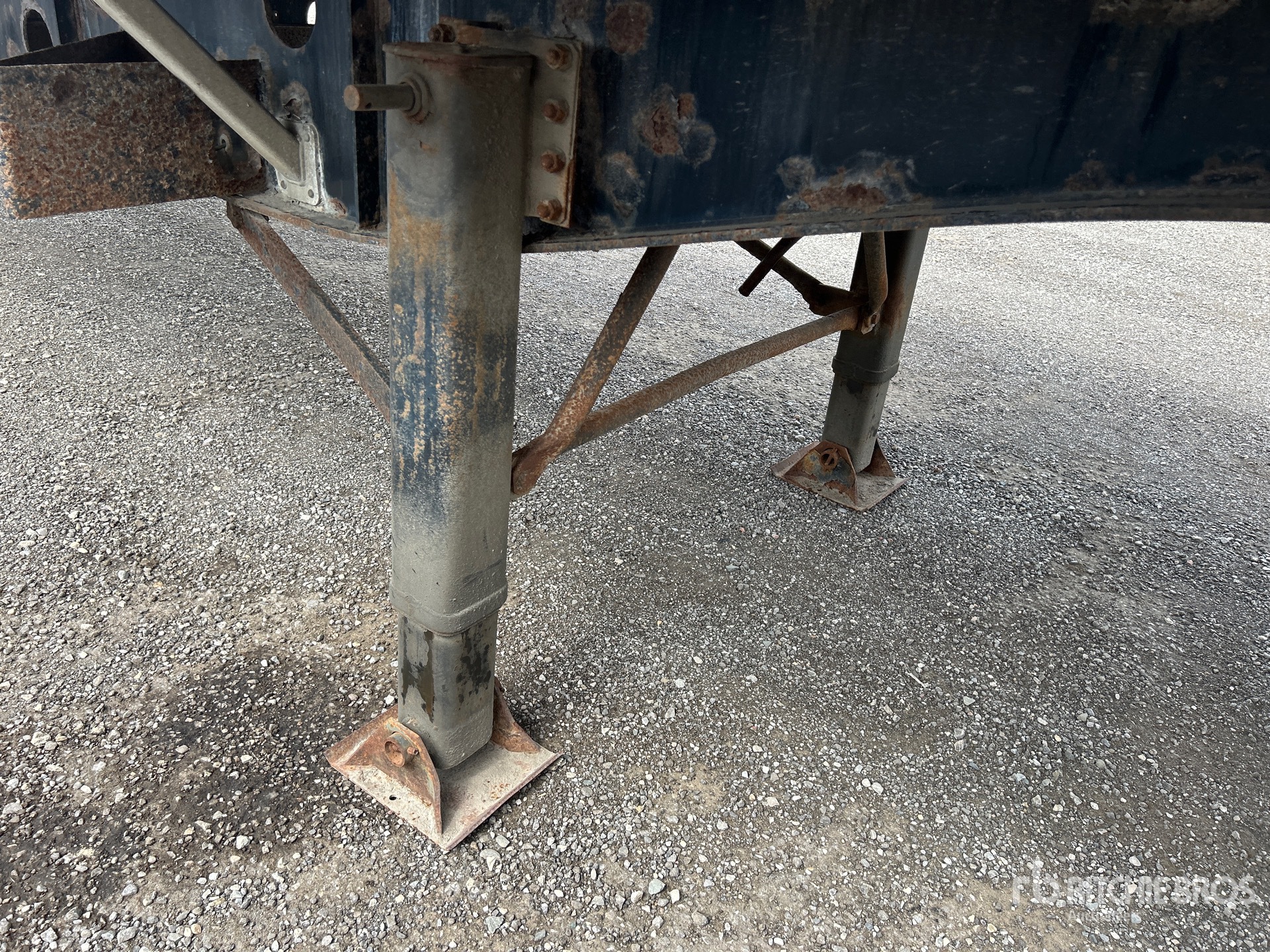 2003 Transcraft 48 ft T/A Spread Axle