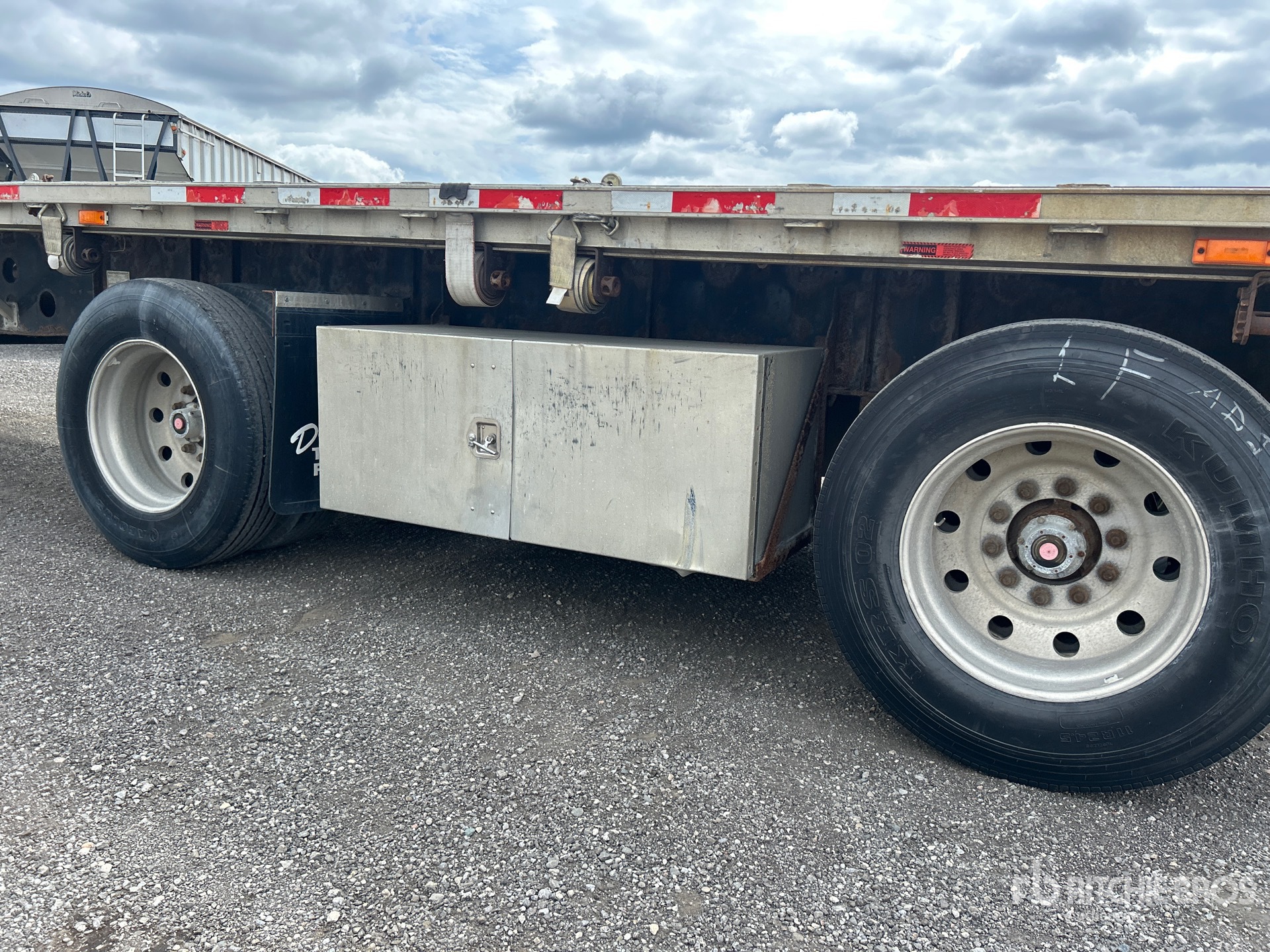 2003 Transcraft 48 ft T/A Spread Axle