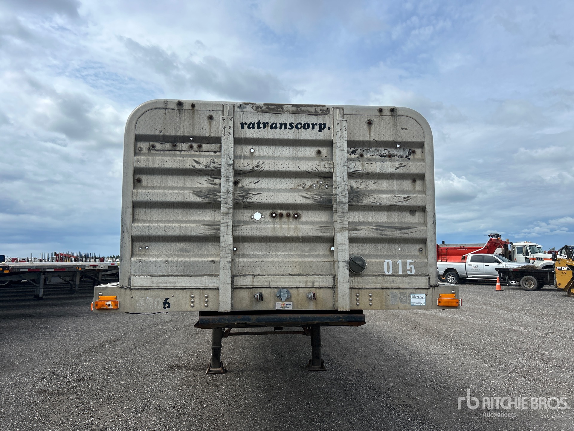 2003 Transcraft 48 ft T/A Spread Axle