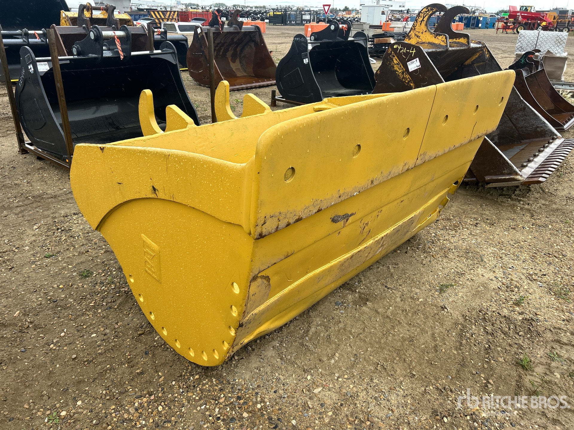 Caterpillar 72 in Q/C Cleanup - Fits 300 Series