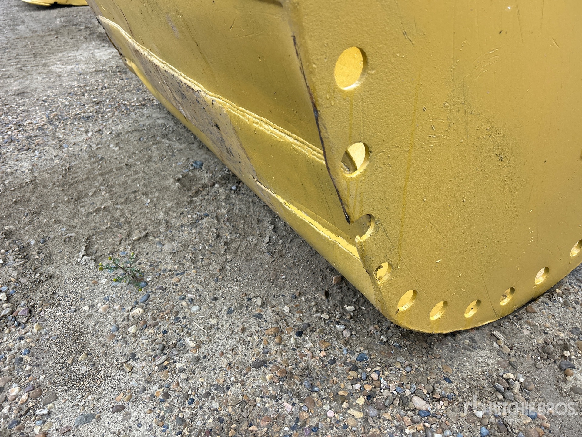Caterpillar 72 in Q/C Cleanup - Fits 300 Series