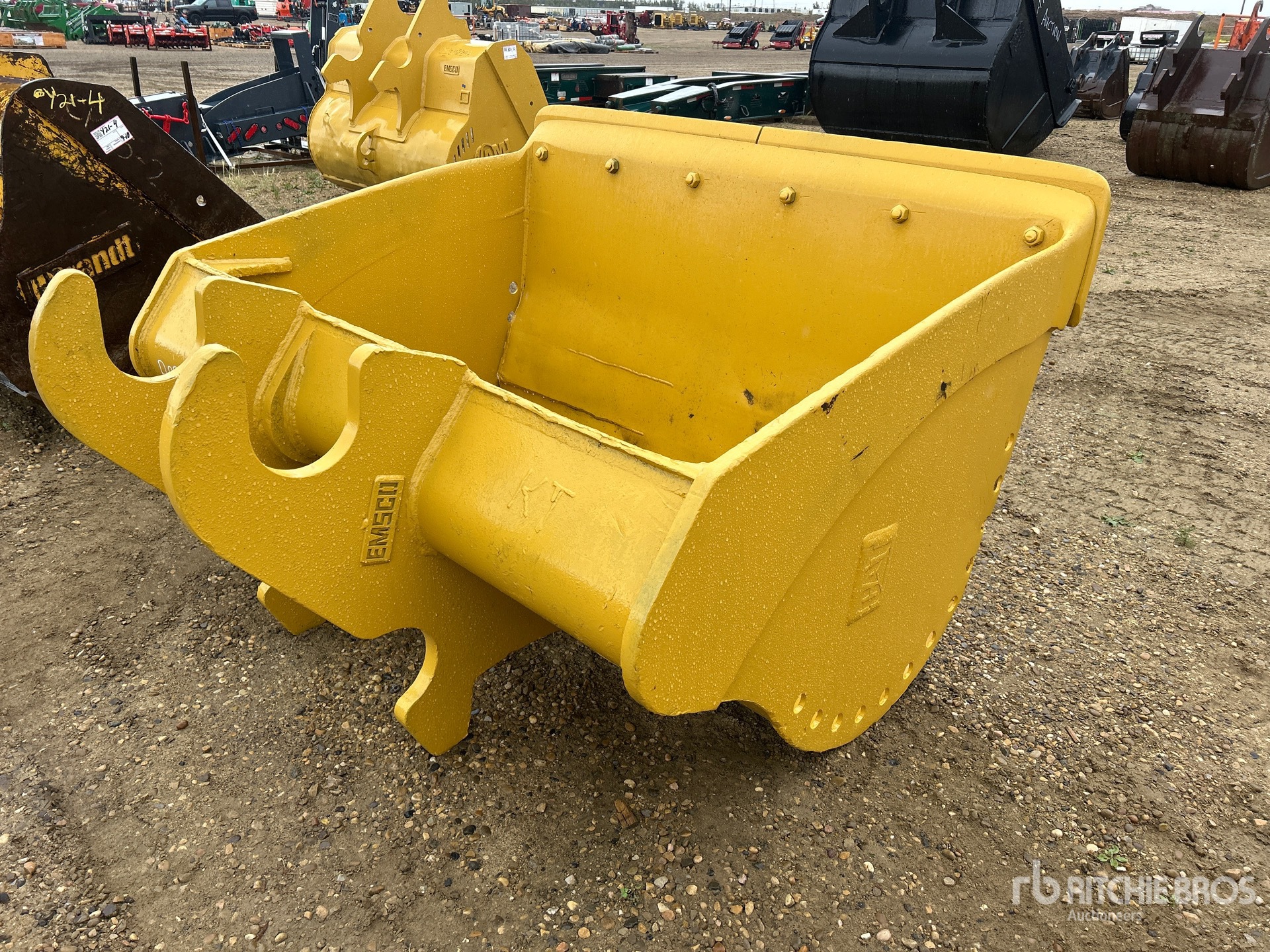 Caterpillar 72 in Q/C Cleanup - Fits 300 Series