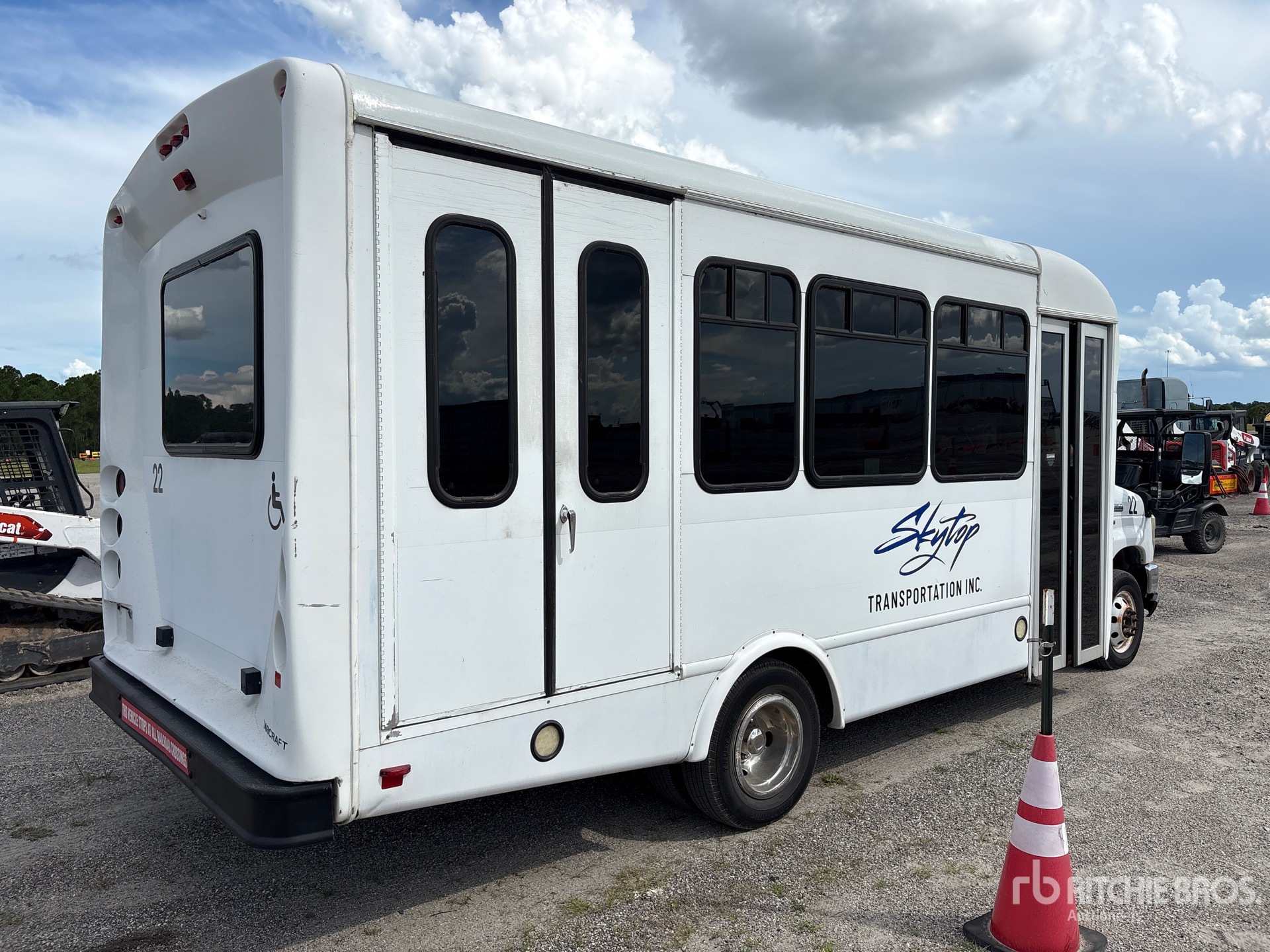 2015 Ford E-350 Starcraft