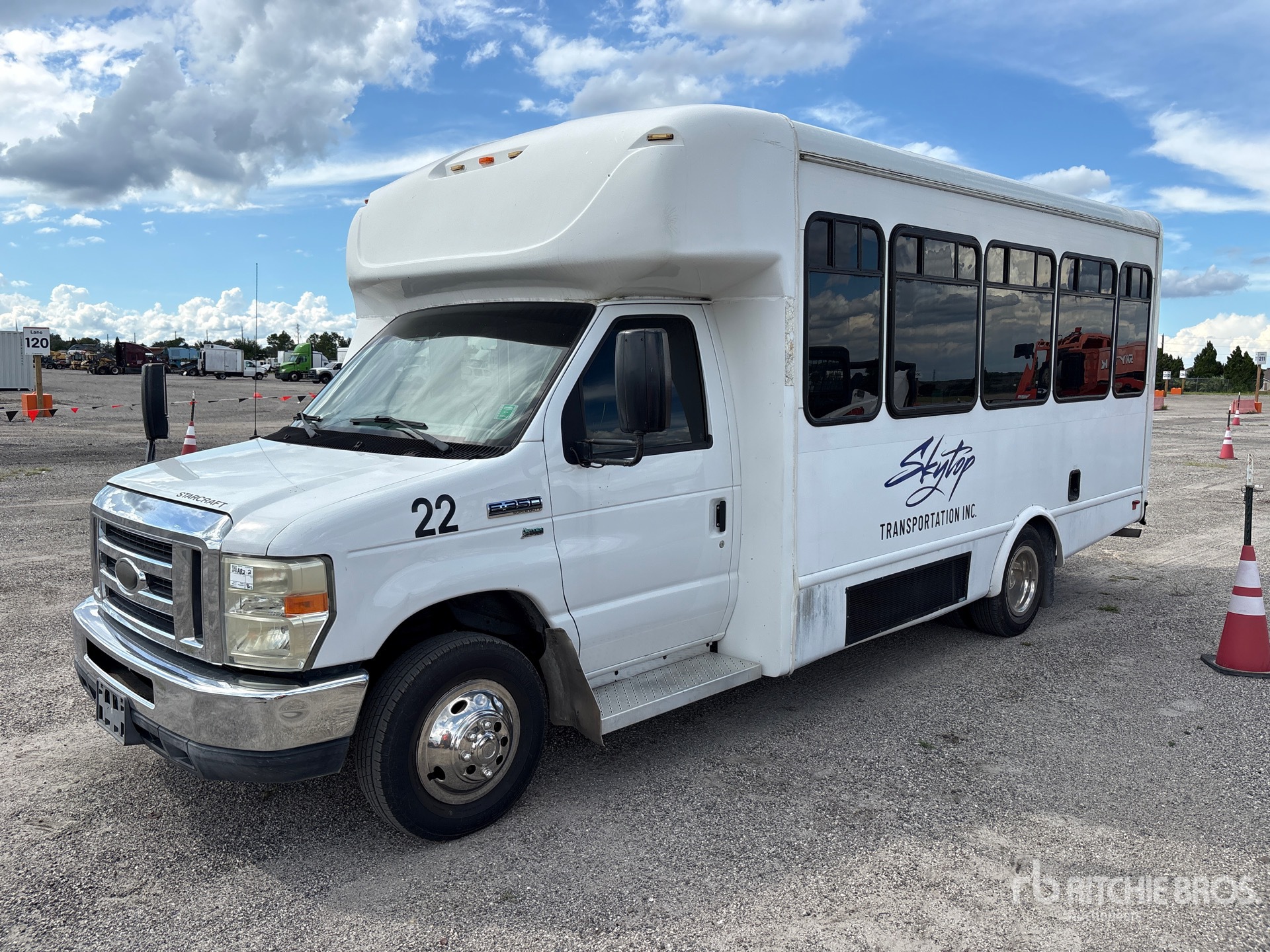 2015 Ford E-350 Starcraft