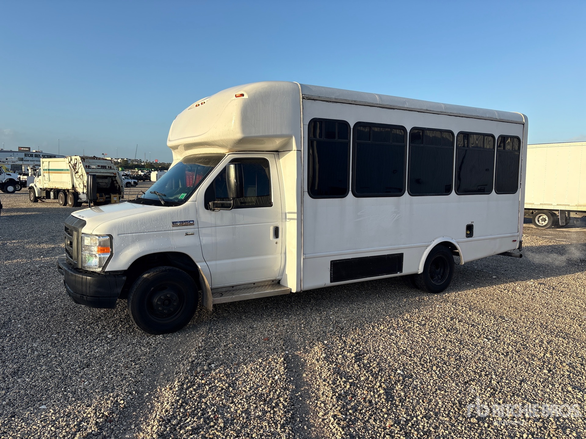 2015 Ford E-350 Starcraft