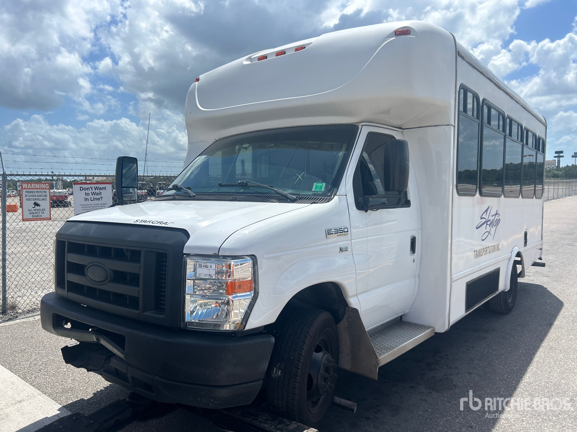2015 Ford E-350 STARCRAFT