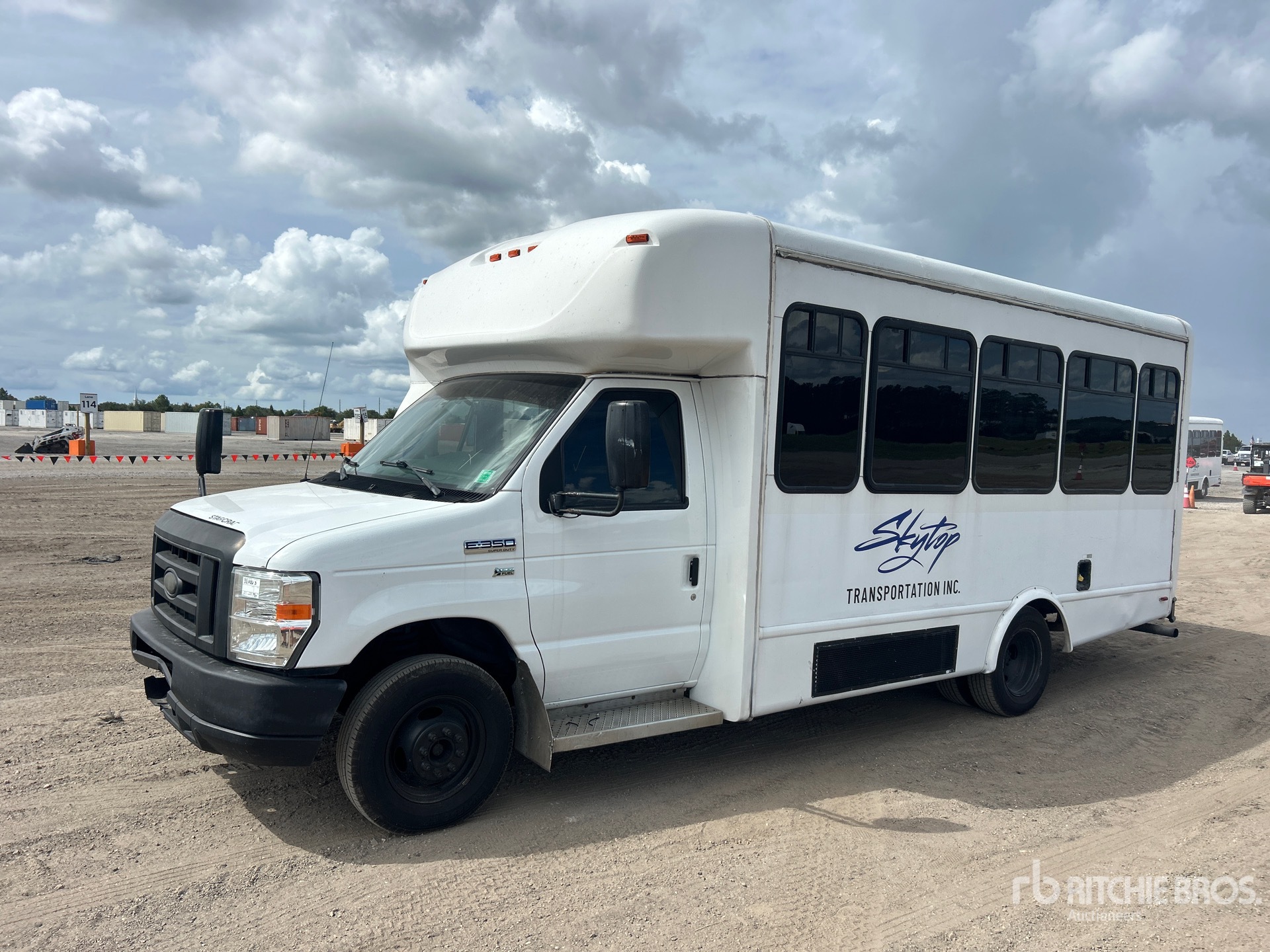 Photo of 2015 Ford E-350 STARCRAFT
