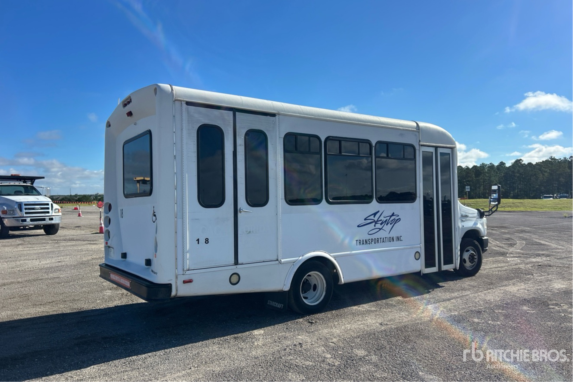 2015 Ford E-350 Starcraft