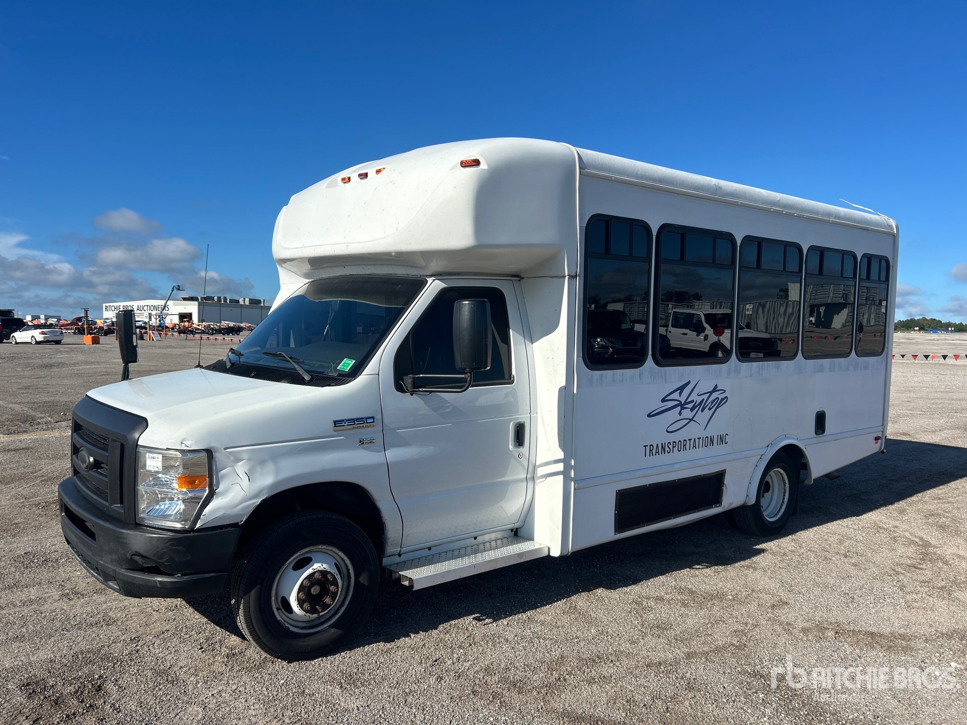 2015 Ford E-350 Starcraft
