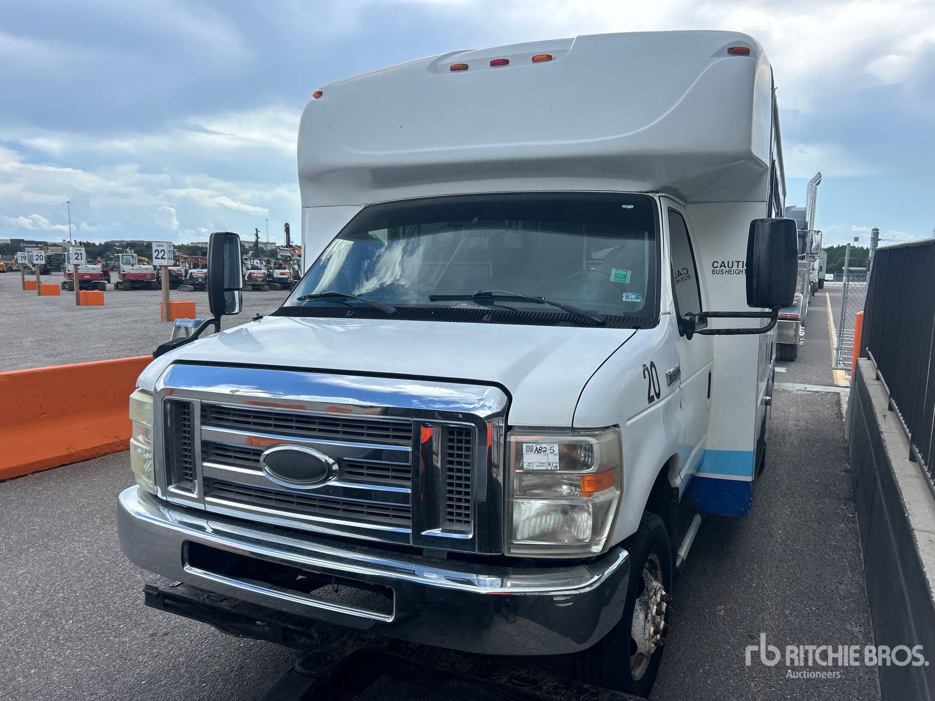 2015 Ford E-450 STARCRAFT