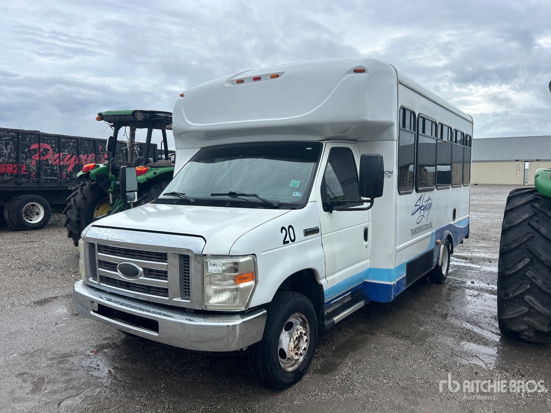 2015 Ford E-450 STARCRAFT