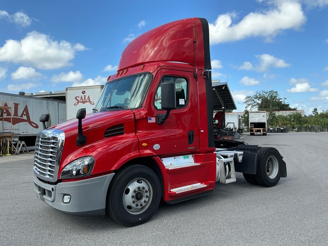 2017 Freightliner Cascadia 113 4x2 S/A Day Cab Truck Tractor