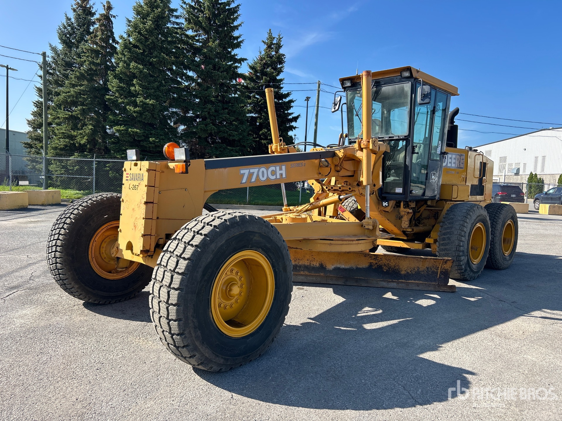 Photo of 2003 John Deere 770CH