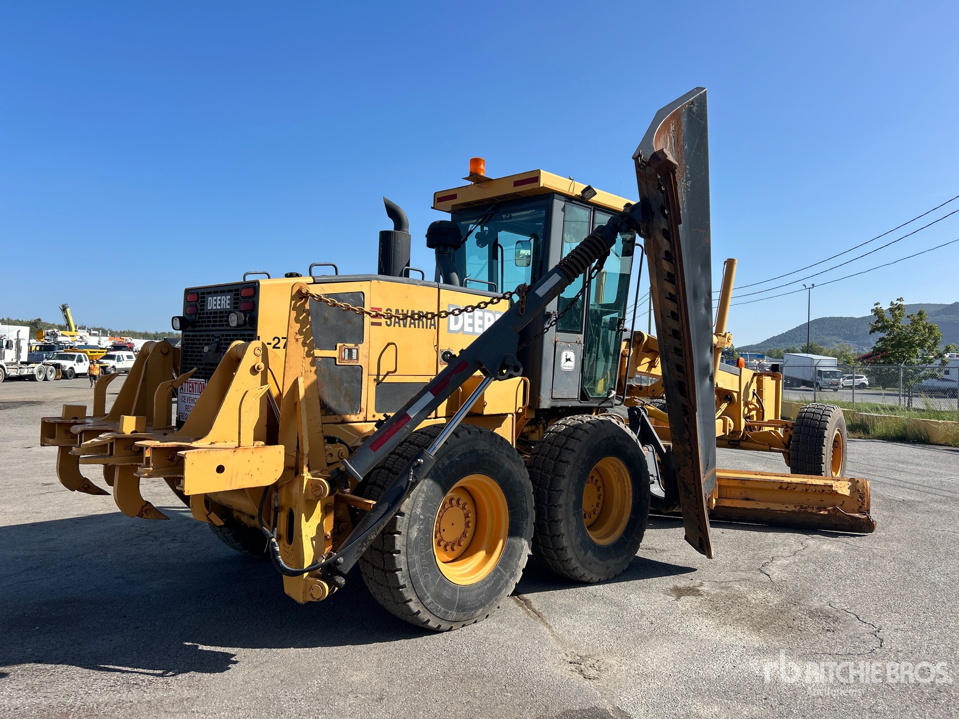 2004 John Deere 772CH