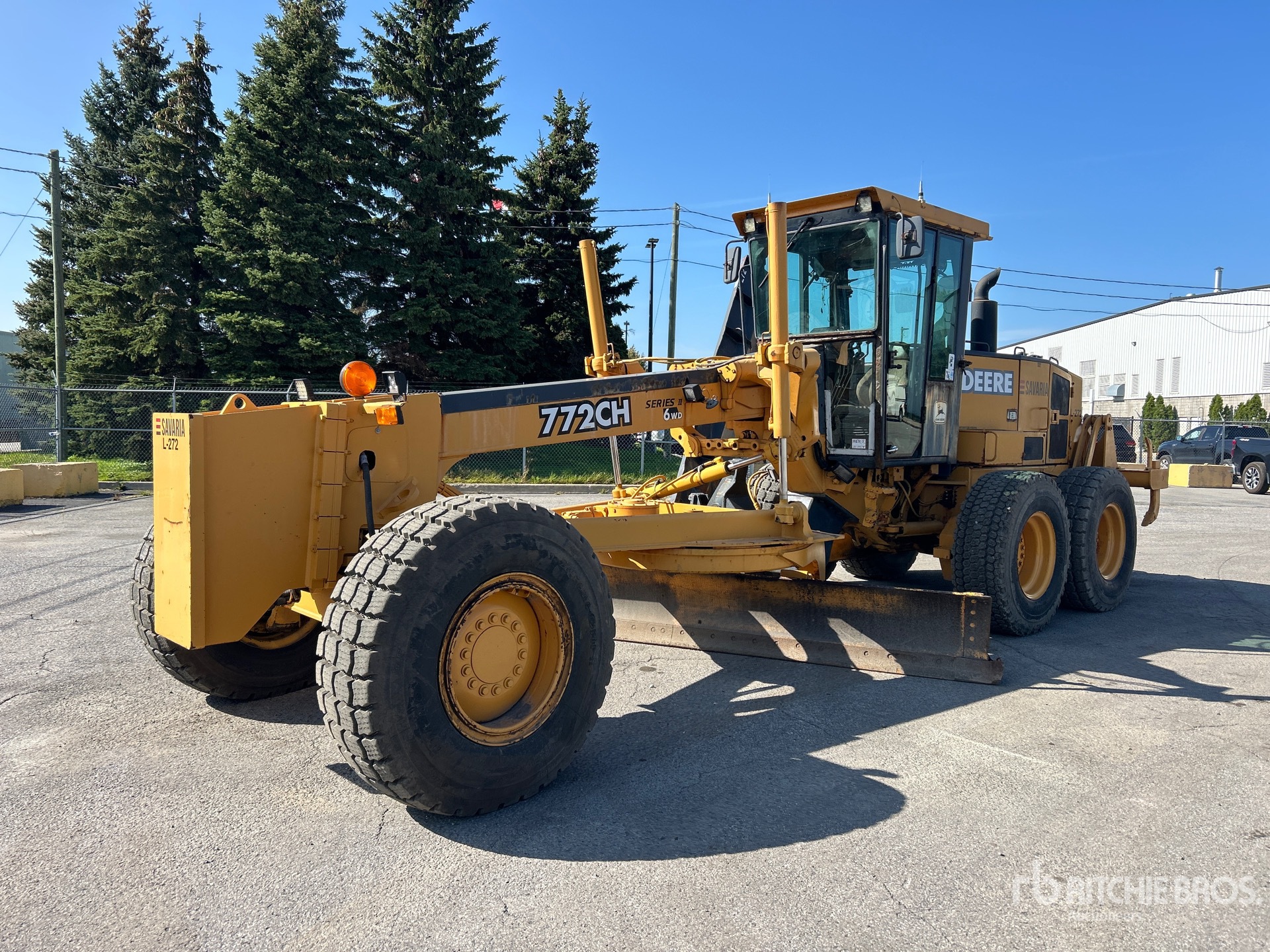 Photo of 2004 John Deere 772CH