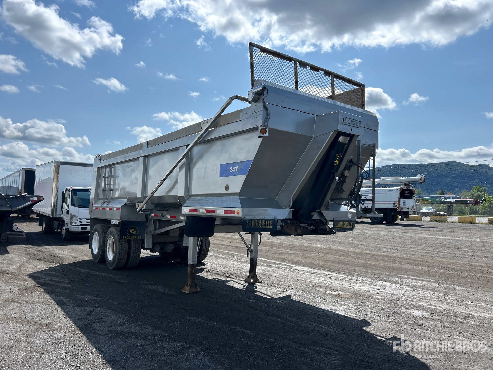 2010 Larochelle 25 FT T/A