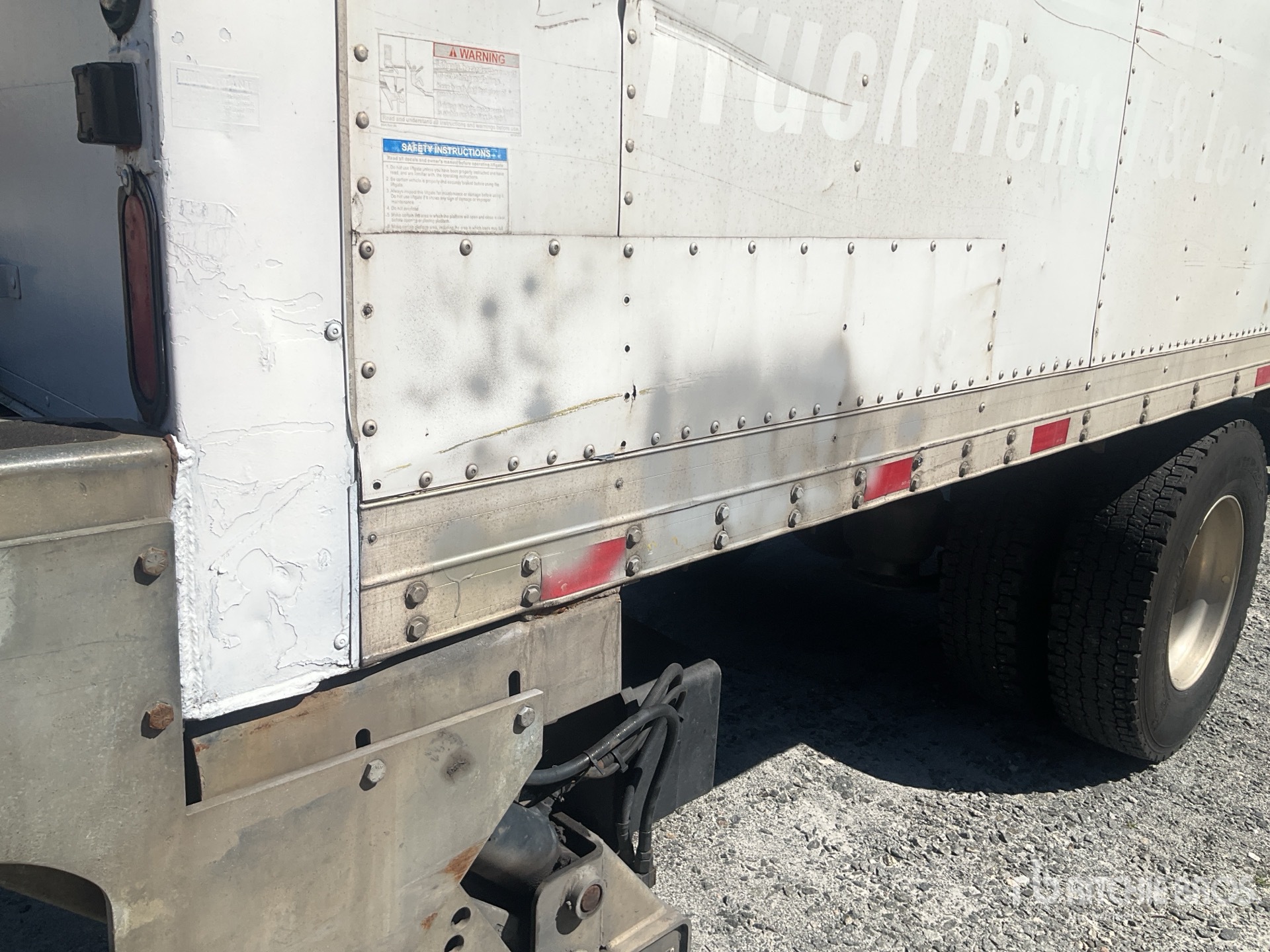 2019 Freightliner M2106