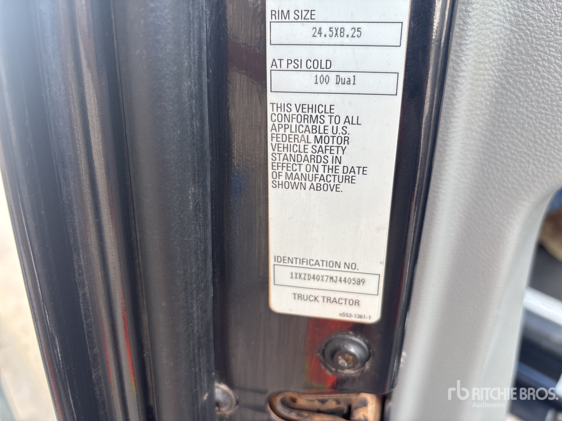 Photo of 2021 Kenworth T880