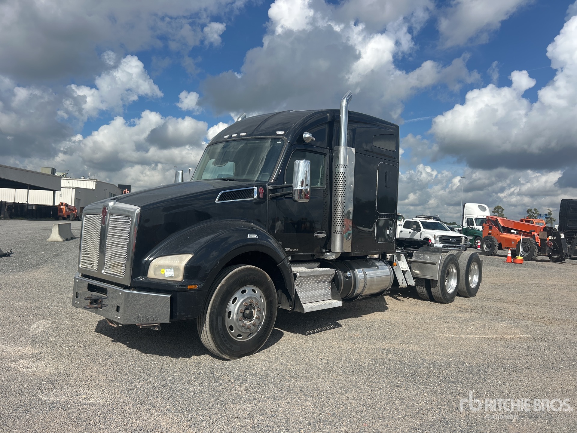 Photo of 2021 Kenworth T880