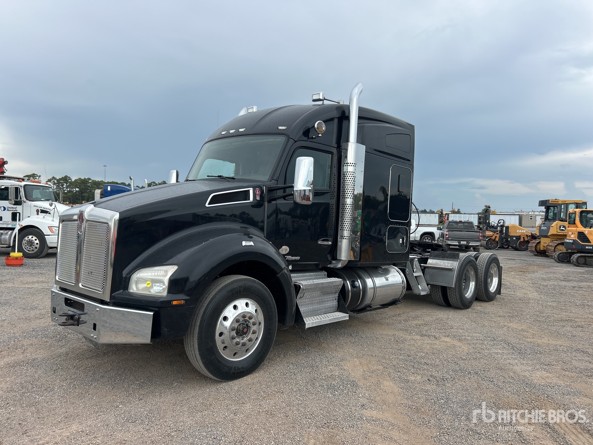 Photo of 2021 Kenworth T880