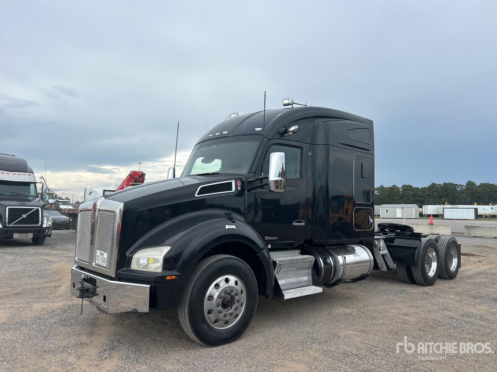 Photo of 2021 Kenworth T880