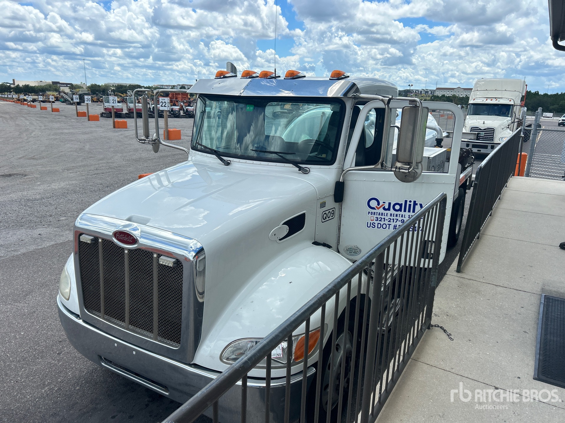 2022 Peterbilt 330