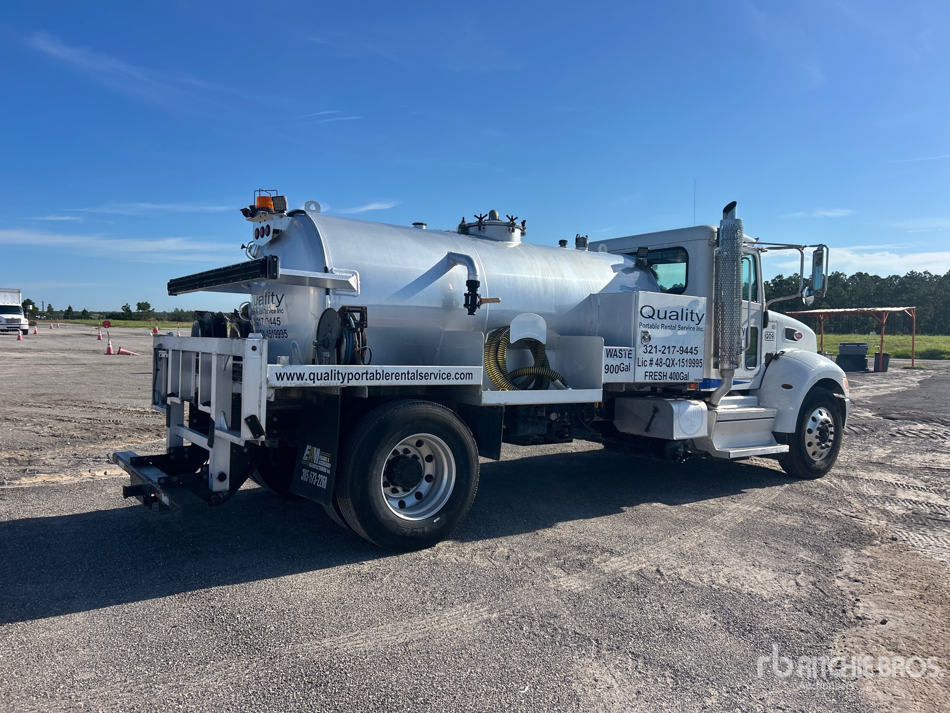 2022 Peterbilt 330