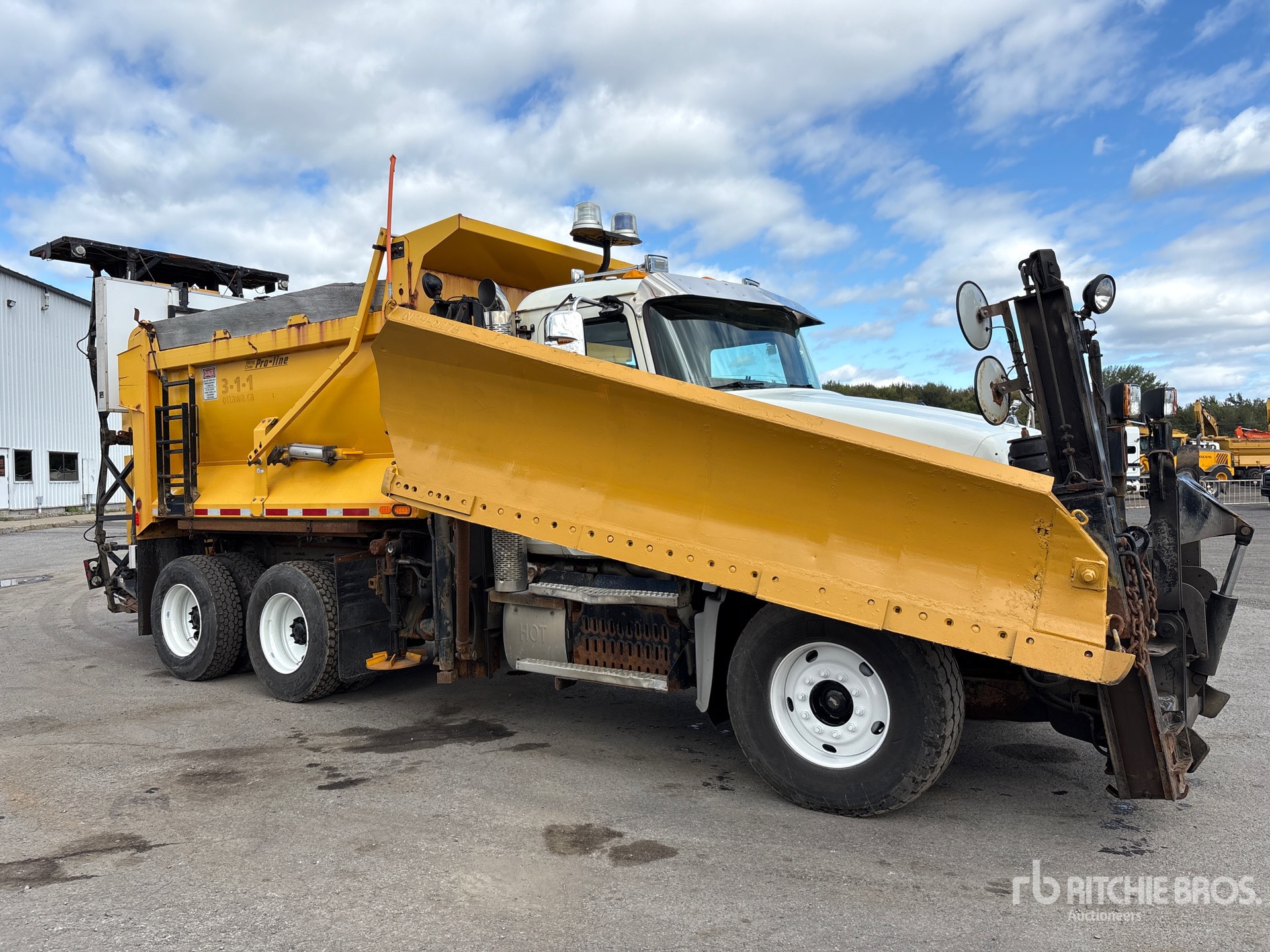 2014 Mack GU700
