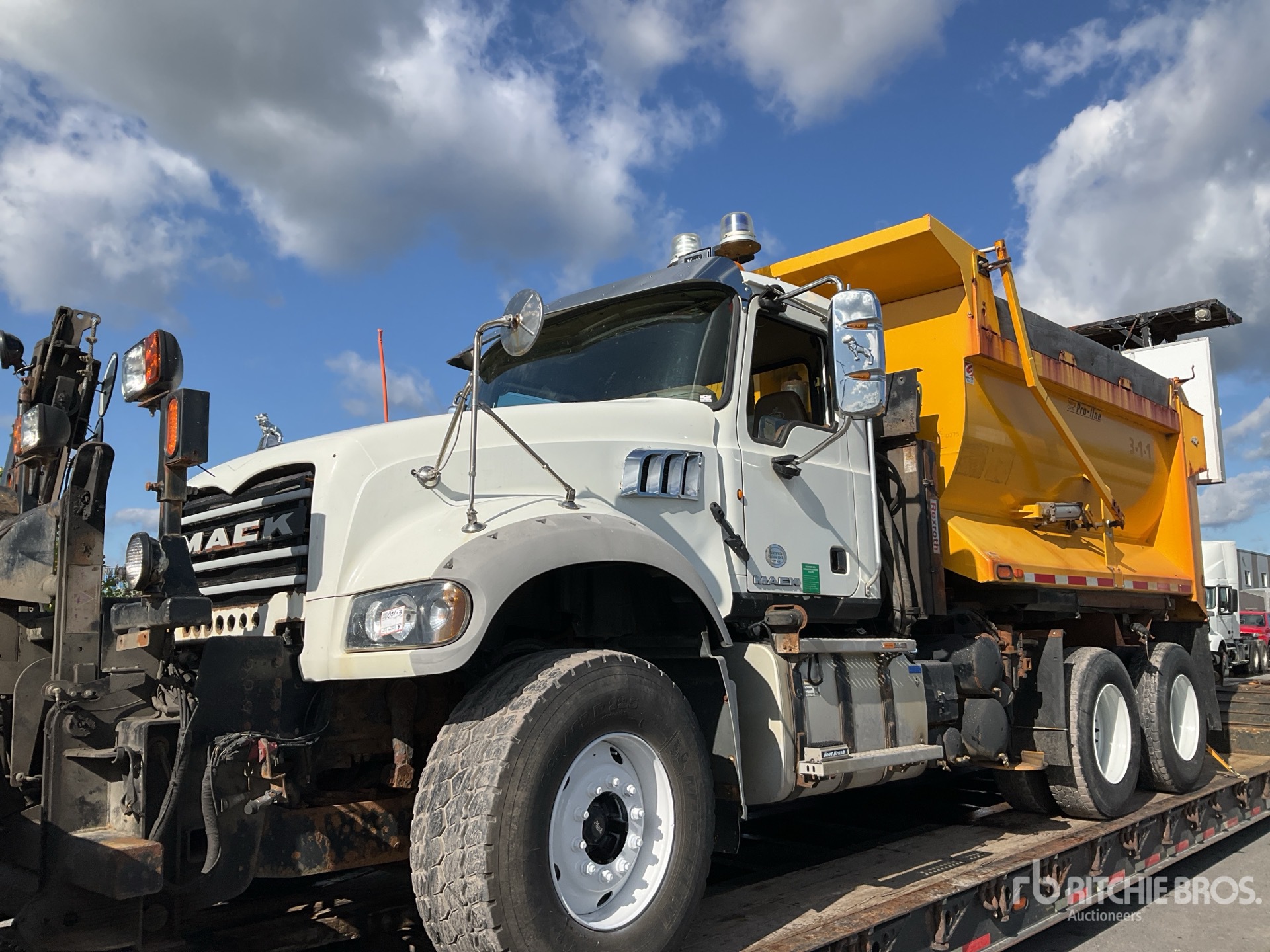 2014 Mack GU700