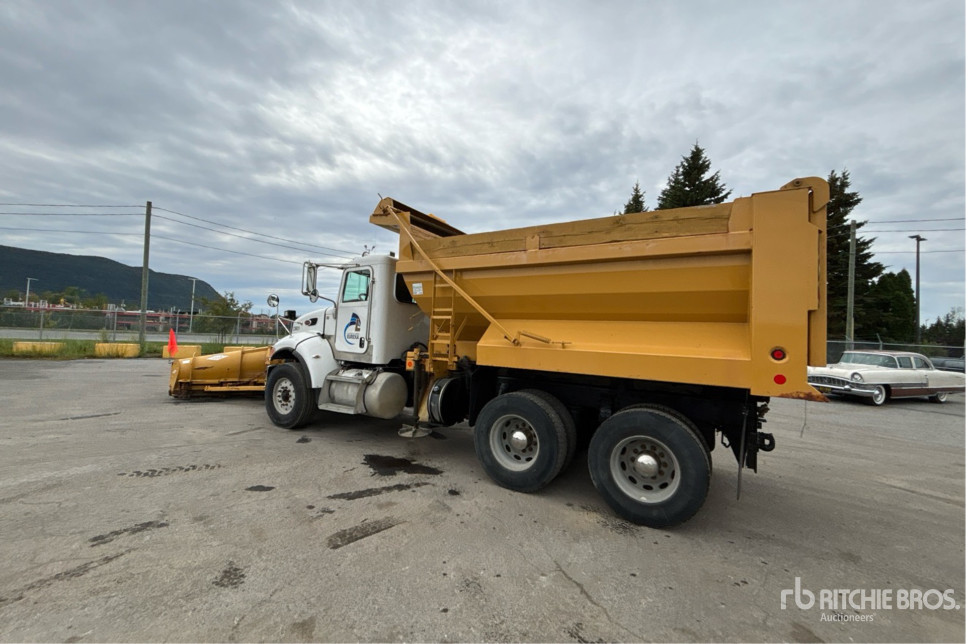 2013 Peterbilt 348