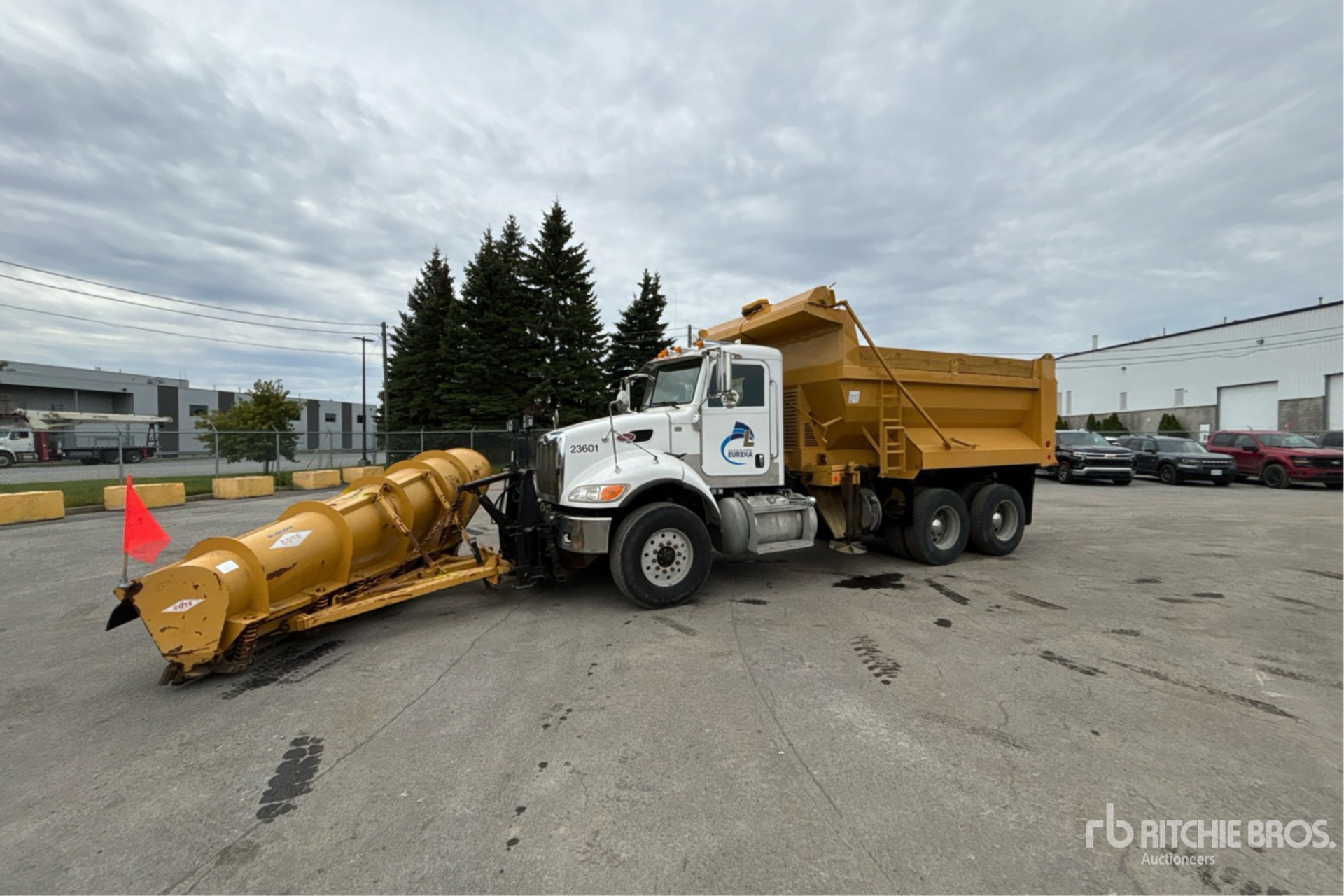 2013 Peterbilt 348