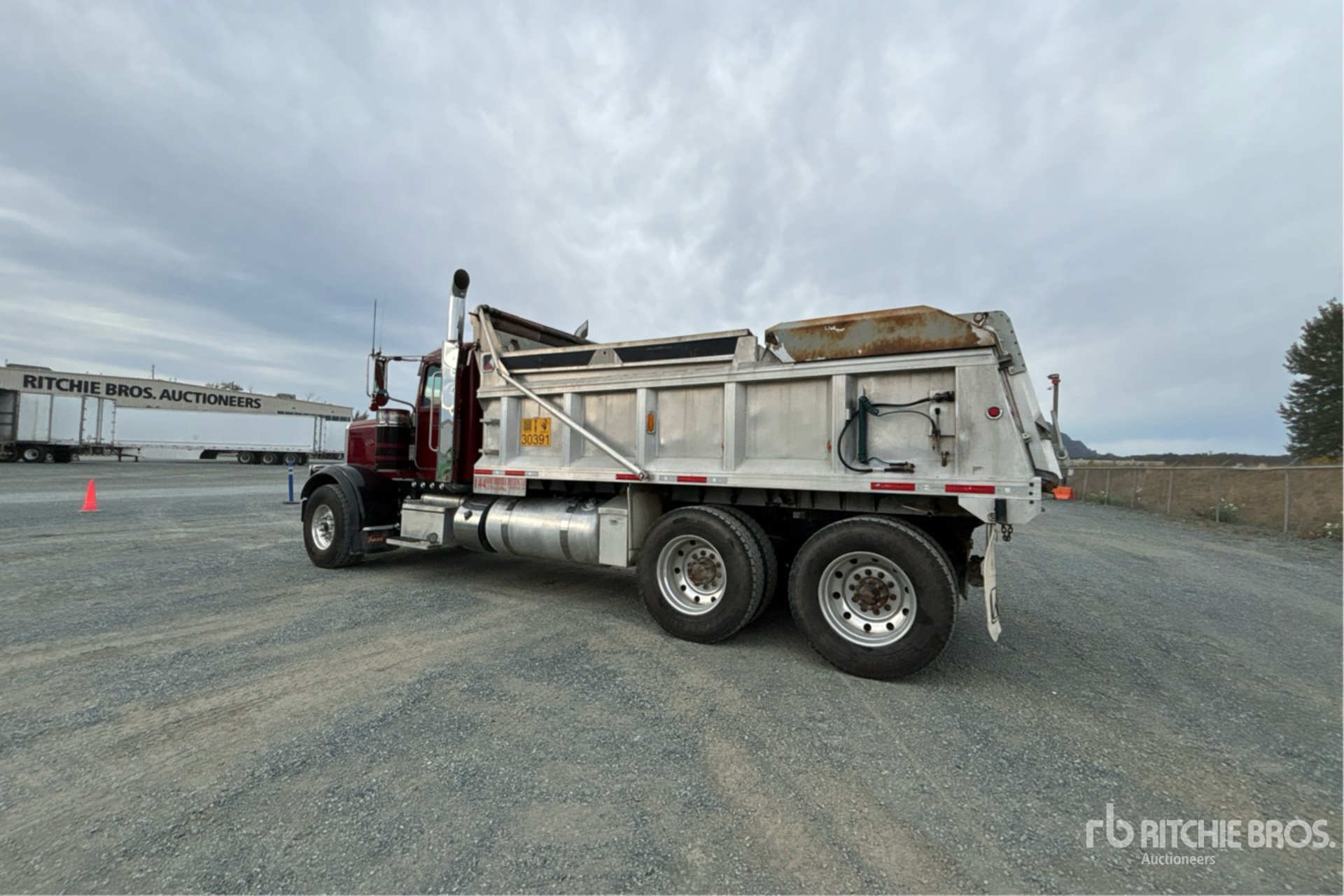 2020 Peterbilt 389