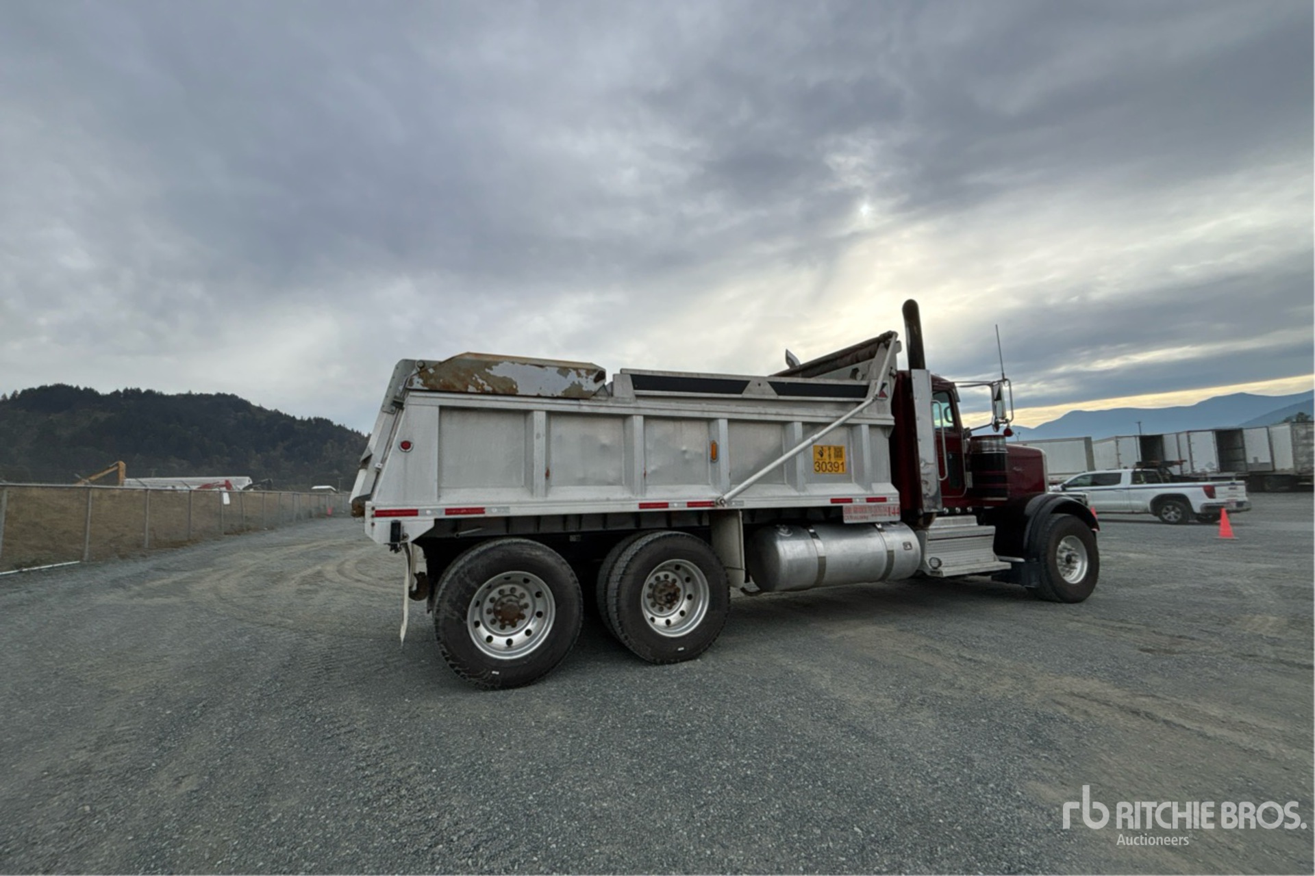 2020 Peterbilt 389
