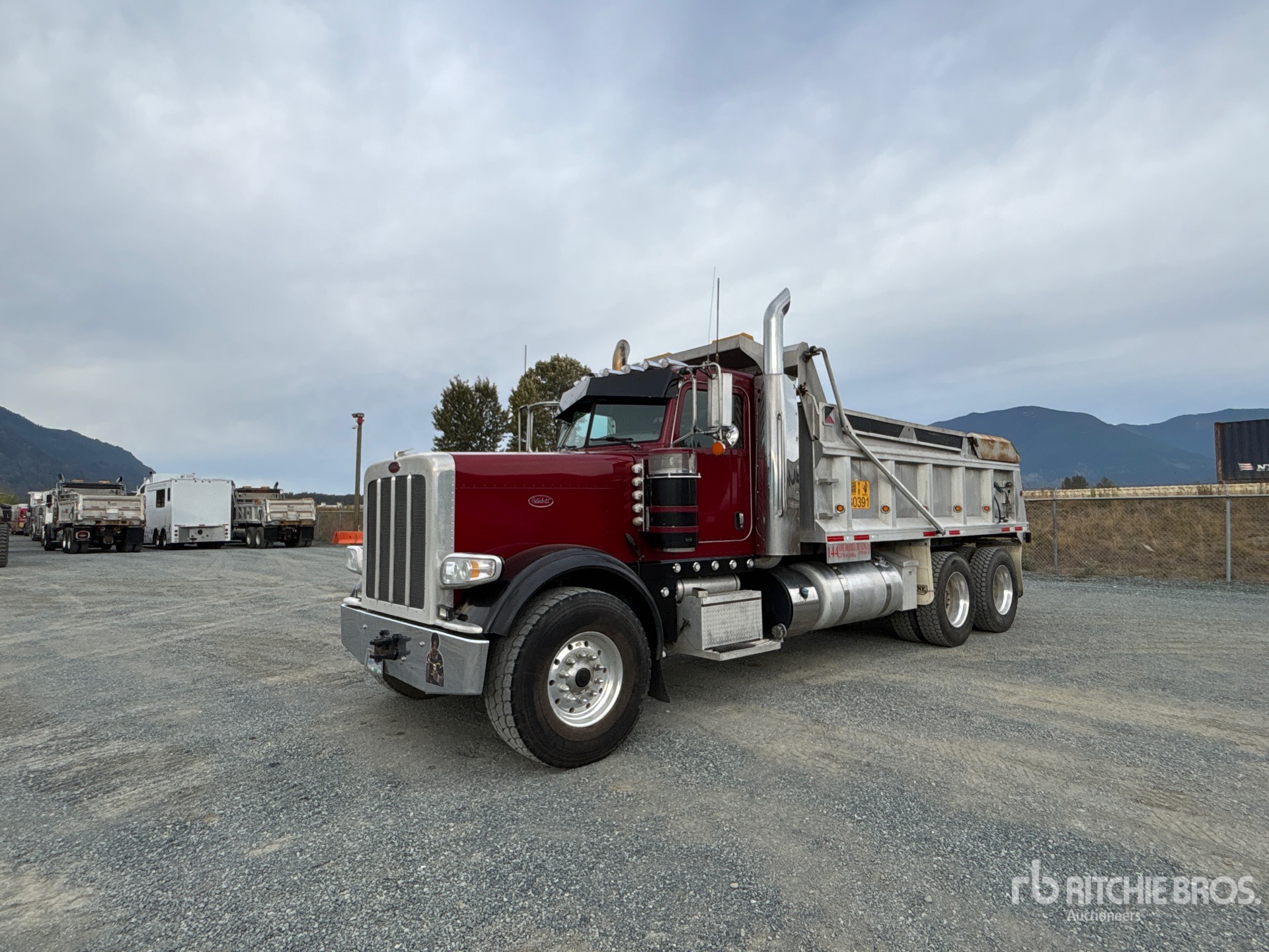 2020 Peterbilt 389