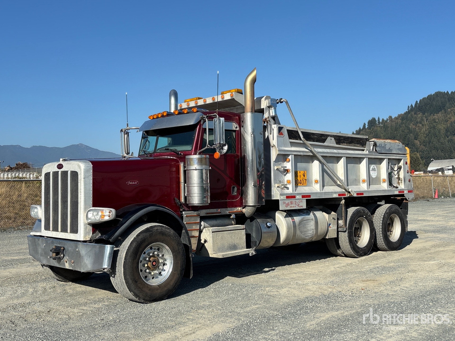 Photo of 2016 Peterbilt 389