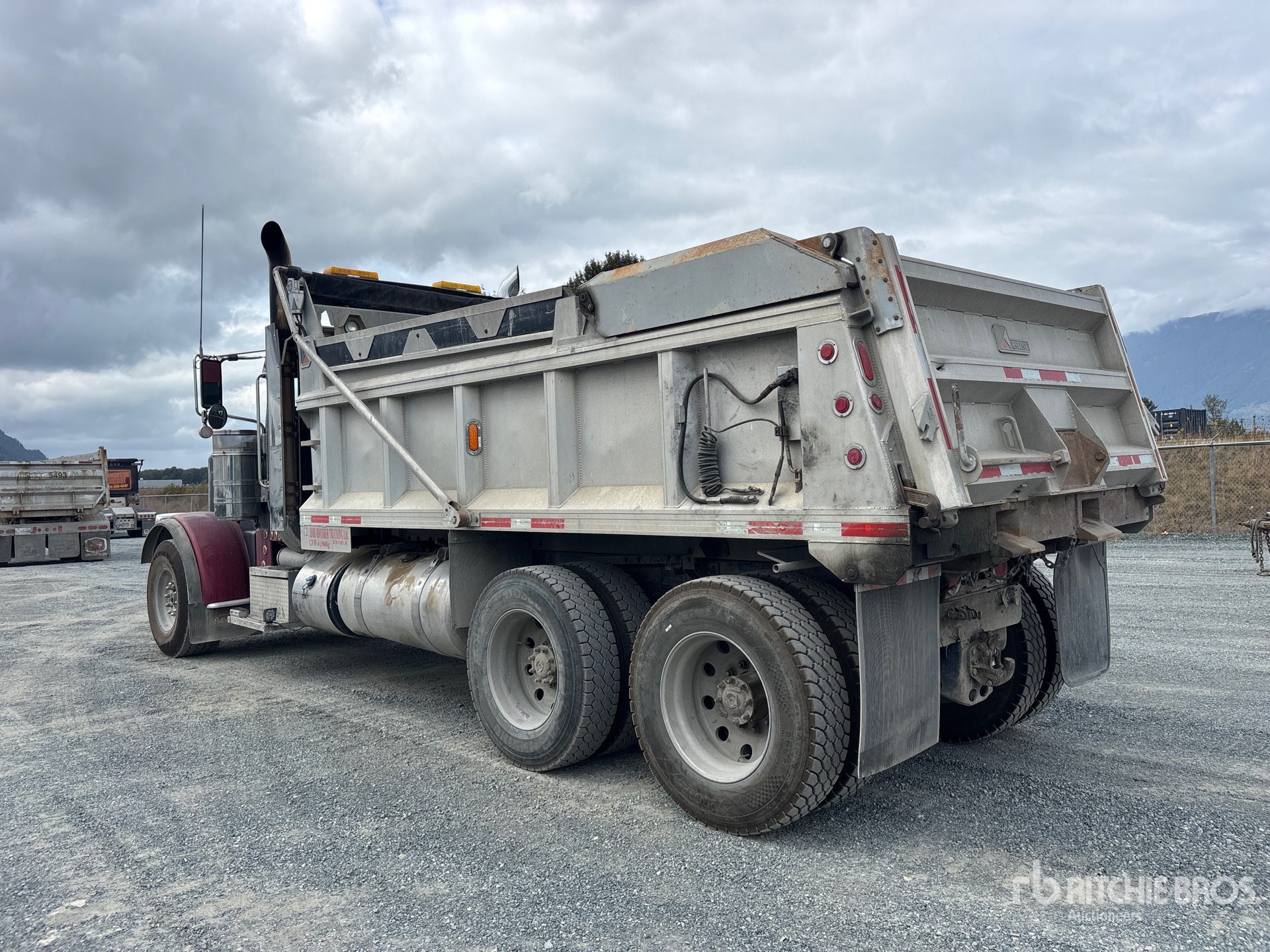 2016 Peterbilt 389