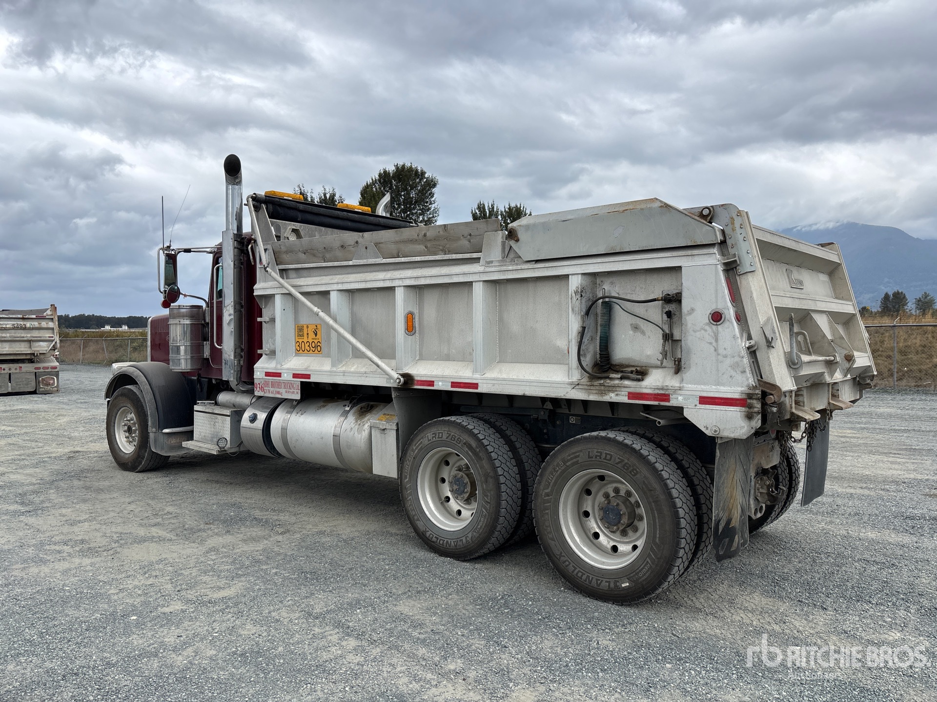 2020 Peterbilt 389